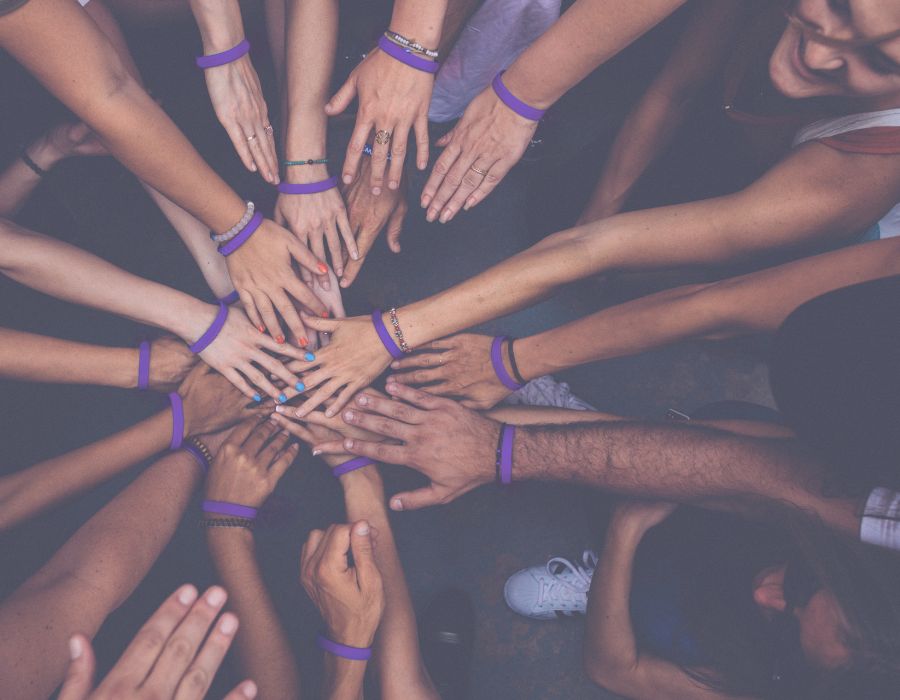 feature-header-mobile-900x700-volunteer1